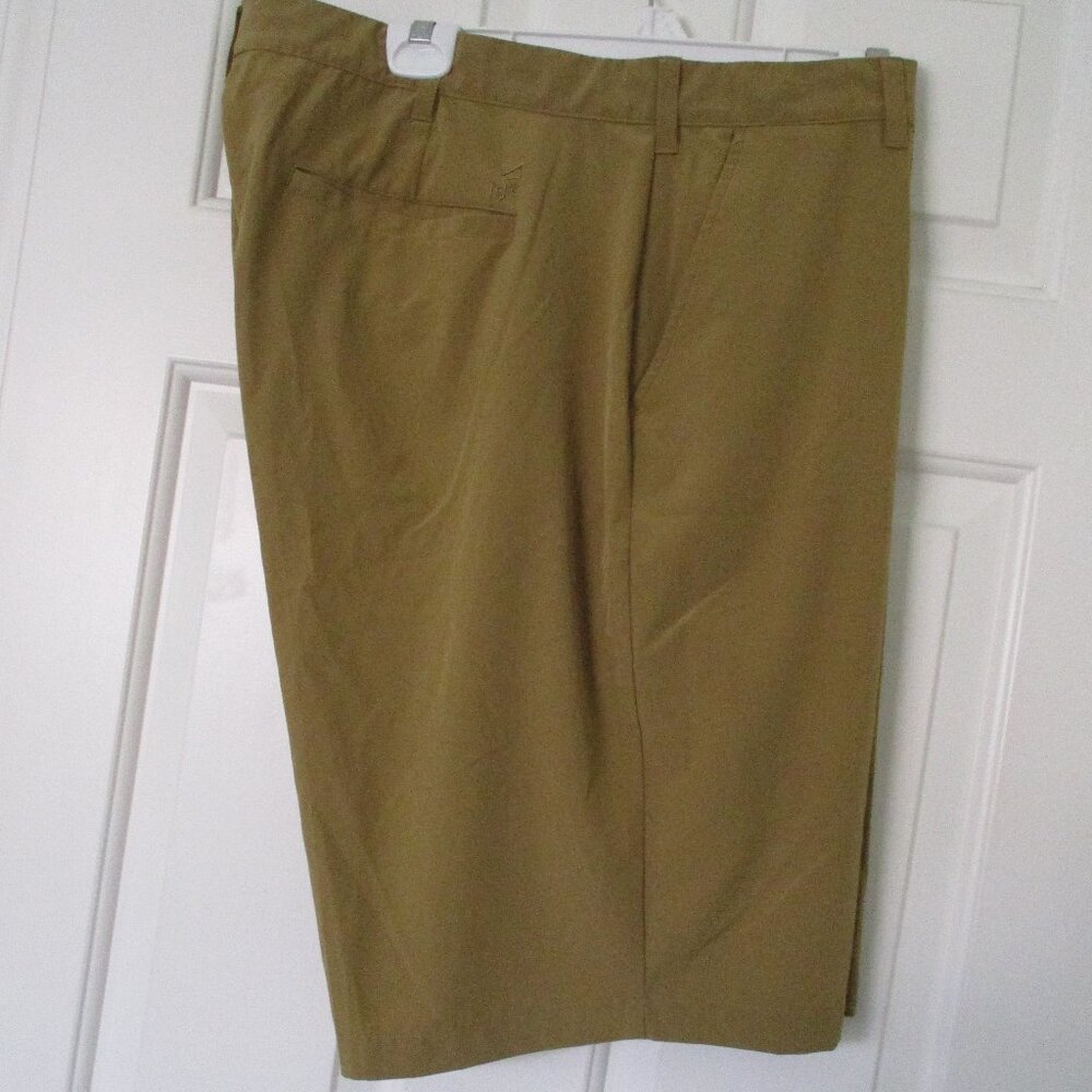 TGW Mens Flat Front Mustard Stretch Golf Short Pant NWOT - Size 40W*